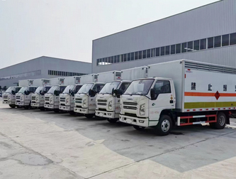 桶裝?；愤\(yùn)輸車(chē)，爆破器材運(yùn)輸車(chē)廠(chǎng)家